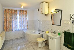 Web_Master_bathroom